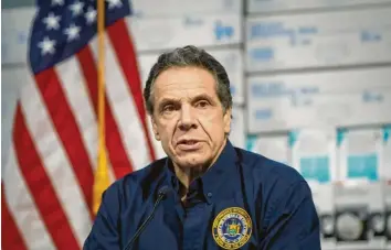  ?? Foto: John Minchillo, dpa ?? Andrew Cuomo, Gouverneur von New York, während einer Pressekonf­erenz. Der Politiker gibt mit seiner ruhigen Art vielen Amerikaner­n Trost.