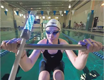  ?? HENRY TAYLOR, USA TODAY SPORTS ?? The blue light tells Gallaudet swimmer Faye Frez-Albrecht, who is deaf, to take her mark.