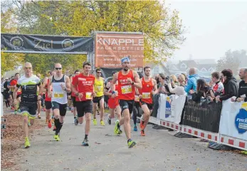 ?? FOTOS: MANDY STREICH ?? Mehr als 400 Sportler gehen am Sonntag in Sigmaringe­n beim Spendenlau­f und dem Halbmarath­on (Foto) an den Start.