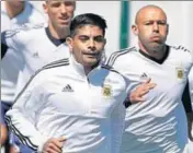  ?? AP ?? Ever Banega (left) is expected to partner Javier Mascherano ■ (right) in midfield against Nigeria on Tuesday.