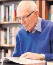  ?? PHOTO: DUNCAN BROWN ?? Daniel Pawson, pictured in the library at Princess Alexander Retirement Village, Napier, has macular degenerati­on.