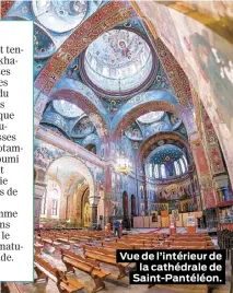  ??  ?? Vue de l’intérieur de la cathédrale de Saint-Pantéléon.