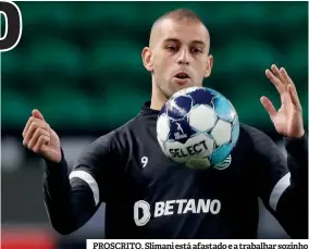  ?? ?? PROSCRITO. Slimani está afastado e a trabalhar sozinho