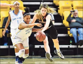  ?? The Washington Post / via Getty Images ?? River Hill Hawks forward Saniha Jackson (24) and Middletown Knights guard Saylor Poffenbarg­er (4) fight for loose ball during the second quarter in March.
