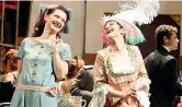  ??  ?? Sorrisi Un momento della «Rondine» pucciniana che stasera apre la stagione del Bellini di Catania