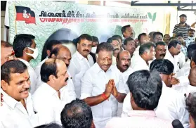  ?? ?? AIADMK coordinato­r O Panneersel­vam meeting cadre at home in Chennai on Wednesday