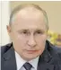  ?? BILD: SN/AP ?? Wladimir Putin setzt sich als Retter in der Not ins Bild.