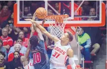  ?? ROBERTO E. ROSALES/JOURNAL ?? NMSU’s Jemerrio Jones (10), seen here against the UNM Lobos, earned the Player of the Year award in the Western Athletic Conference, it was announced on Tuesday.