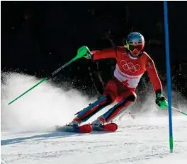  ?? FOTO: NTB SCANPIX ?? Henrik Kristoffer­sen satset alt i Ol-slalåmen. Det endte med at han kjørte ut i 2. omgang etter å ha ledet i 1. omgang.