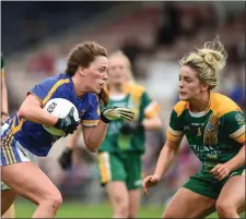  ??  ?? Meath’s Emma White prepares to tackle Gillian O’Brien (Tipperary).