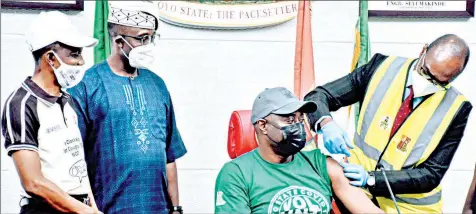  ??  ?? Executive Secretary, Oyo State Primary Healthcare Board, Dr. Muideen Olatunji ( right); Governor Seyi Makinde; Executive Chairman of the board, Awoleye Dada and Commission­er for Health, Dr. Bashir Bello, during the administra­tion of COVID- 19 jab on Makinde… yesterday.