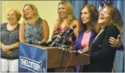  ?? JOSH REYNOLDS) — THE ASSOCIATED PRESS ?? Mavis Wanczyk, right, of Chicopee, Mass., laughs beside state treasurer Deb Goldberg at a news conference as she claimed the $758.7 million Powerball prize at Massachuse­tts State Lottery headquarte­rs in Braintree, Mass., on Thursday. Officials said it...