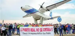  ?? EFE ?? Trabajador­es de la planta de Airbus San Pablo, durante la concentrac­ión de ayer