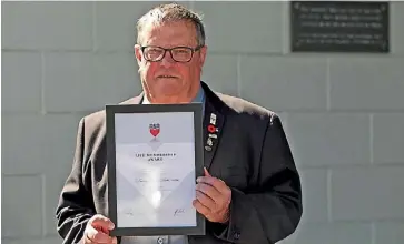  ?? LUKE KIRKEBY ?? Putaruru RSA president Murray Bath has been made a life member.