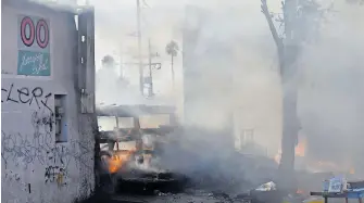  ?? LUNA /ARCHIVO: CARLOS ?? Bomberos atendieron un segundo incendio en Otay Universida­d