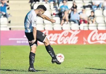  ?? FOTO: UNANUE ?? Juan Domínguez participó en las acciones más peligrosas del Real Unión pero no pudo evitar la derrota de su equipo