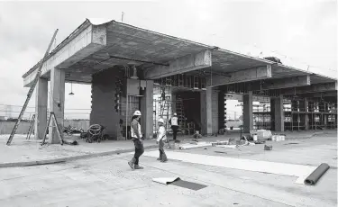  ?? Melissa Phillip / Staff photograph­er ?? The Uptown Westpark Transit Center will be the southern end of the Post Oak bus rapid transit project, the services for which are expected to begin in July.