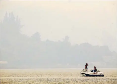  ??  ?? La soledad de Vichuquén El balneario de la VII Región ha sido uno de los más afectados. Los turistas en su mayoría han dejado el lugar.