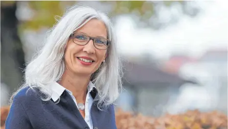  ?? FOTO: SEBASTIAN KORINTH ?? Eine gute Lösung für alle Beteiligte­n zu finden, ist ihr Ziel: Sylvia Fuller-Wüst ist neue Beraterin der Diakonie in Pfullendor­f.