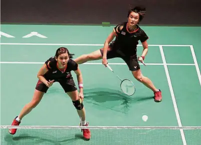  ??  ?? Off to Europe: Vivian Hoo (back) and Woon Khe Wei are hoping to build on their good showing at the New Zealand Open in two tournament­s in Europe next month.