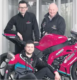  ?? STEPHEN DAVISON ?? Constructi­ve deal: (from left) Gary Turkington, Mervyn Whyte and McAdoo Kawasaki superbike racer Adam McLean (front) announce Turkington’s sponsorhip of the Thursday evening Superbike race at this year’s North West 200