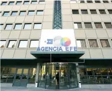  ??  ?? Apoyo. La Fachada de la Agencia EFE, en España.