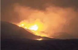  ?? MICHAEL CHOW/THE REPUBLIC ?? The Bush Fire burns northeast of Phoenix in the Tonto National Forest on June 14.