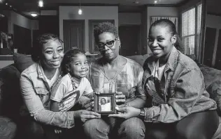  ?? Photos by Marie D. De Jesús / Staff photograph­er ?? “My son was afraid, he was just trying to leave,” Janice Barnes, second from right, said of her son Ashtian. Barnes and family — Anaya, 21, Ashtian Harris, 3, and Aledra, 25 — hold a photo of Ashtian.