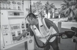  ?? HECTOR AMEZCUA/SACRAMENTO BEE ?? Sacramento resident Jay Lor pumps gas on June 13 at a Shell station in Natomas, where regular gas was at $6.59 a gallon.