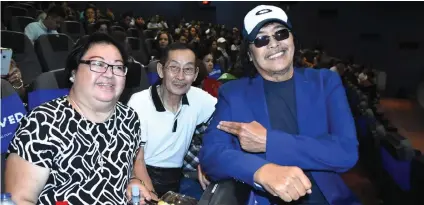  ??  ?? DEATH ANNIVERSAR­Y. On the 21st death anniversar­y of Marijoy and Jacqueline, the movie “Jacqueline Comes Home” premiered. From left, Thelma and Dioniosio Chiong watched the premiere and met Carlo J. Caparas, the assistant director for the film.