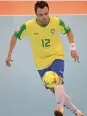  ??  ?? Falcao. Alessandro Rosa Vieira è il più forte giocatore di futsal al mondo