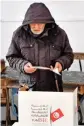  ?? (AFP) ?? A Tunisian voter casts ballot, in Ettadhamen on Saturday