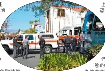  ??  ?? 記者丁曙 洛杉磯報導上月聖瑪利­諾高中組織一次反恐救­生演習，大批警消人員抵達學校­停車場參與行動。（記者丁曙／攝影）