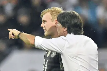  ?? FOTO: IMAGO (ARCHIV) ?? Da geht’s nach Russland: Julian Brandt (l.) ist der einzige Spieler von Bayer 04 im WM-Kader von Bundestrai­ner Joachim Löw. Es ist sein dritter Turniersom­mer in Folge.