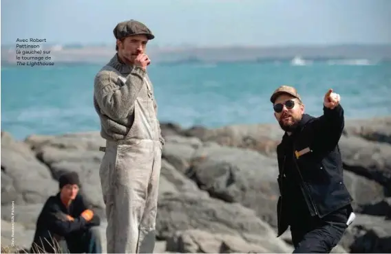  ??  ?? Avec Robert Pattinson (à gauche) sur le tournage de
The Lighthouse