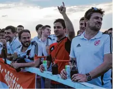  ?? Foto: Karl Aumiller ?? Beste Stimmung bei den Fans des TSV Möttingen gestern Abend in Holzheim.