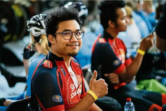  ??  ?? I’m good: Fadhil Zonis showing the thumb-up sign after romping to gold in the sprint and silver in the keirin at the bendigo bank Insurance Invitation­al in Tasmania.