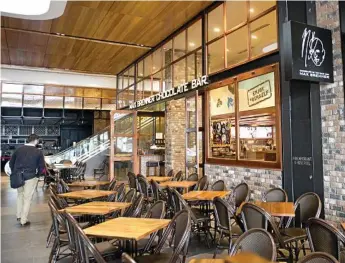  ?? Photo: Nev Madsen ?? CLOSING DOWN: The Max Brenner Chocolate Bar will close in Toowoomba today, with 20 employees to lose their jobs.