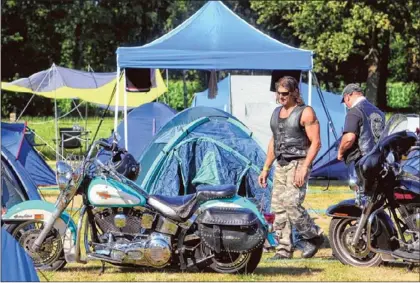  ??  ?? De campings in Leopoldsbu­rg liepen gisteren in de loop van de namiddag vol met Harley Davidson-liefhebber­s. Foto Dick DEMEY