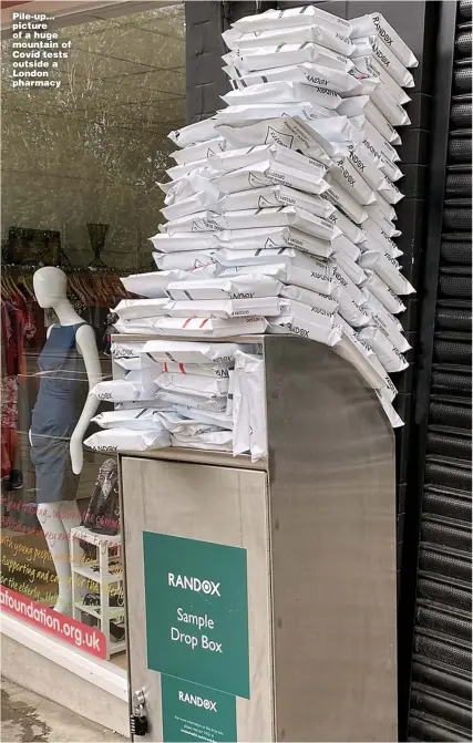  ?? Pictures: BILLY FLIGHT, SWNS ?? Pile-up… picture of a huge mountain of Covid tests outside a London pharmacy