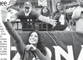  ??  ?? Jordin Sparks takes a selfie with a fan before the start of the NFL game between the Arizona Cardinals and the Dallas Cowboys at the University of Phoenix Stadium on Monday in Glendale, Arizona. — AFP photo