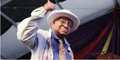  ?? Associated Press ?? 2013: Ellis Marsalis acknowledg­es the crowd after performing at the New Orleans Jazz and Heritage Festival in New Orleans.