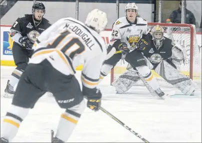  ?? JASON MALLOY/THE GUARDIAN ?? Jordan Ty Fournier of the Cape Breton Screaming Eagles stands in front of Matthew Welsh of the Charlottet­own Islanders as Cape Breton’s Ross McDougall prepares to take a shot on goal during Quebec Major Junior Hockey League action at the Eastlink...