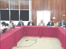  ??  ?? Reunión de técnicos de organismos de sanidad animal de la región en el local del Senacsa, en San Lorenzo.