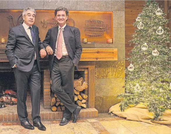  ?? Natalia Montane ?? El propietari­o del Sport Hotels, Josep Calbó, con el barón Philippe Sereys de Rothschild, antes de empezar la cena en el Hermitage.