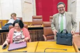  ?? EFE ?? Los diputados andaluces de Vox Luz Belinda Rodríguez y Francisco Serrano.