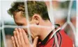  ?? Foto: dpa ?? Frank Baumann und Nürnberg stiegen am letzten Spieltag 1999 ab.