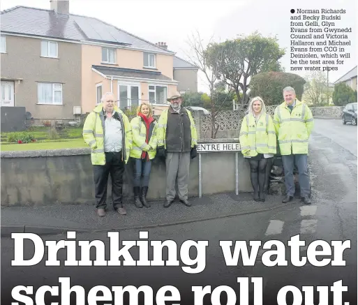  ??  ?? ● Norman Richards and Becky Budski from Gelli, Glyn Evans from Gwynedd Council and Victoria Hallaron and Michael Evans from CCG in Deiniolen, which will be the test area for new water pipes