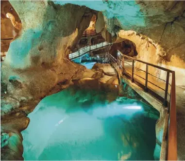 ?? Foto: Archiv ?? Die Wasserhöhl­e beherbergt fasziniere­nde Schluchten und Säulen.