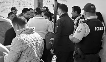  ?? FISCALÍA ?? • Los policías detuvieron ayer a María Sol Larrea cuando salía de la cárcel de Ambato.
